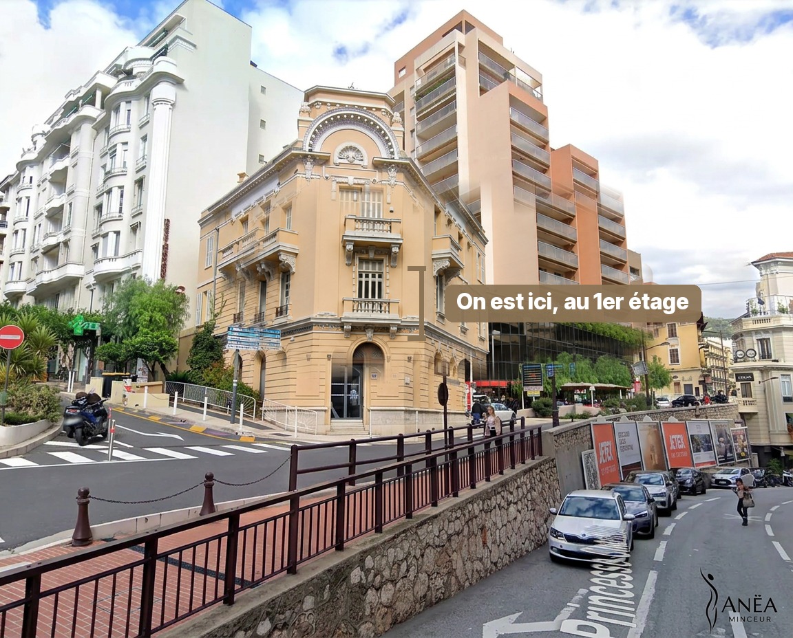 L'immeuble jaune, au 1 boulevard Général Leclerc. Nous sommes au premier étage.
